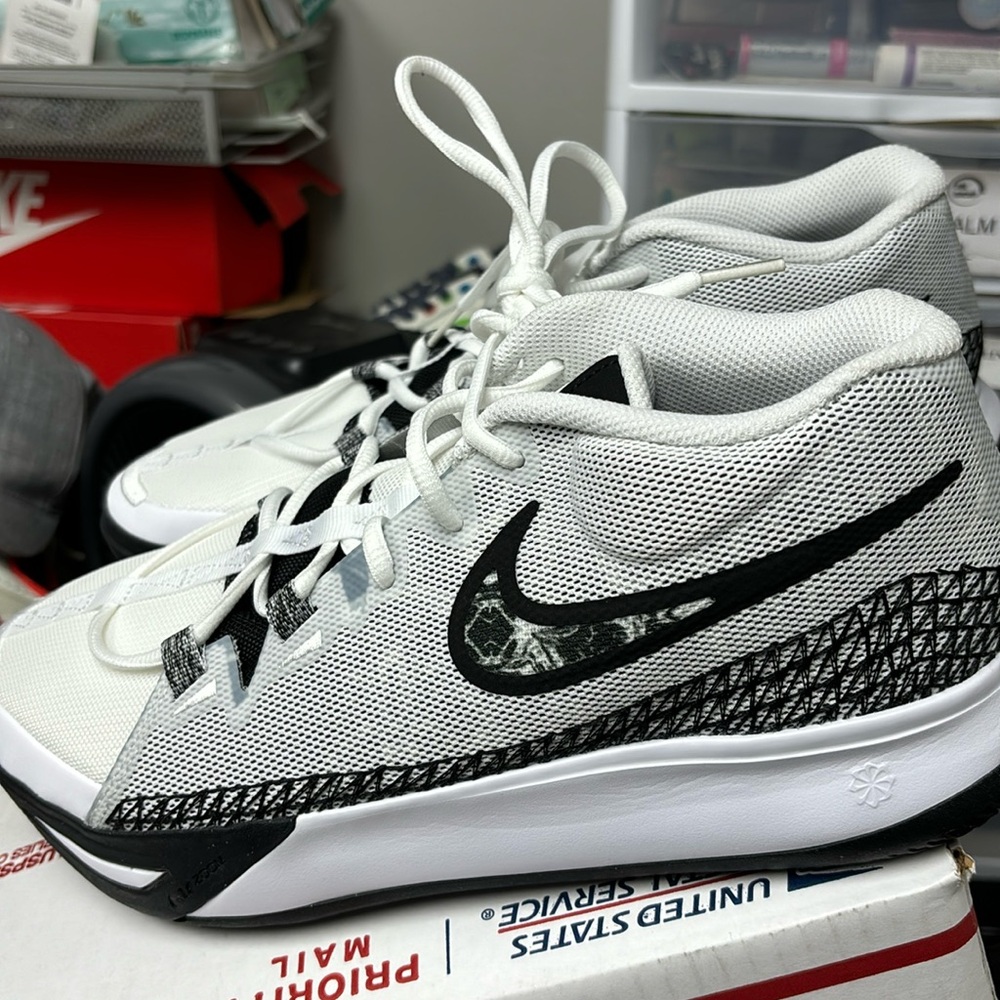 Nwob - Nike Kyrie Flytrap 6 - Multiple Sizes - image 2